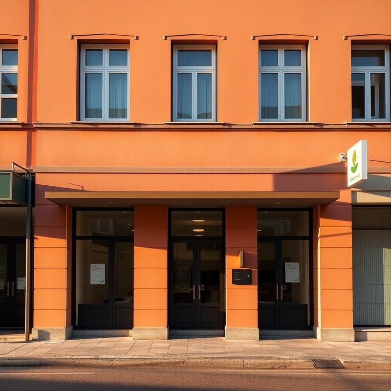 Intrarea biroului Atelier Popa pe Strada Lăpușneanu din Iași, în lumina caldă a dimineții